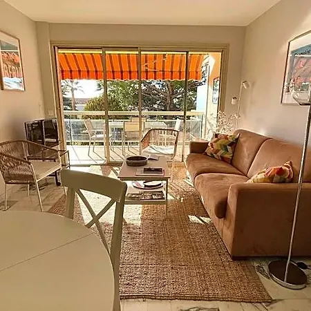 2 Comfortable 2 Bedrooms, Large South-facing Terrace 3* Cannes