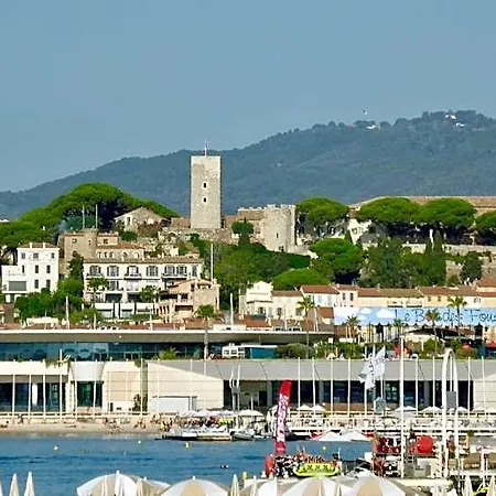 2 Comfortable 2 Bedrooms, Large South-facing Terrace Otel