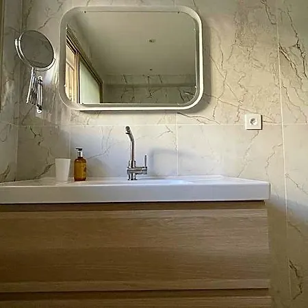 2 Comfortable 2 Bedrooms, Large South-facing Terrace