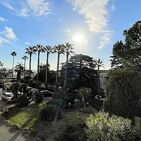 2 Comfortable 2 Bedrooms, Large South-facing Terrace Otel Cannes