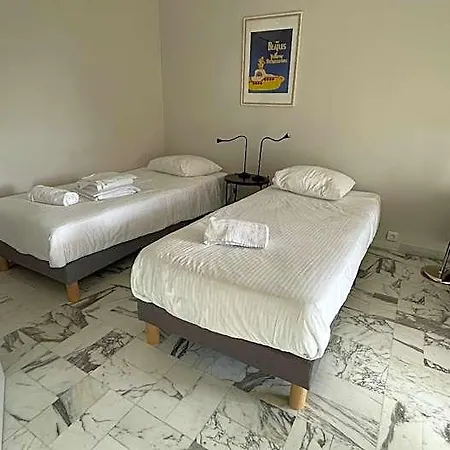 2 Comfortable 2 Bedrooms, Large South-facing Terrace Otel