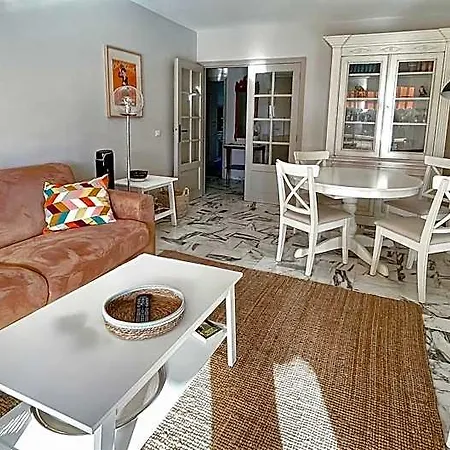 Hotel 2 Comfortable 2 Bedrooms, Large South-facing Terrace
