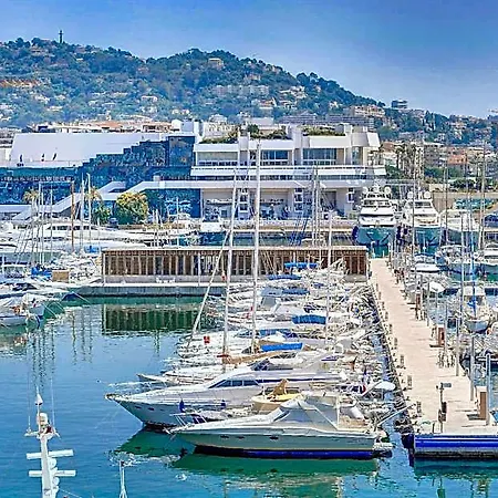 2 Comfortable 2 Bedrooms, Large South-facing Terrace 3* Cannes