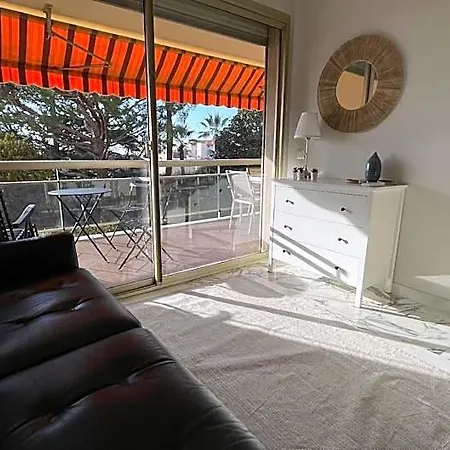 2 Comfortable 2 Bedrooms, Large South-facing Terrace Hotel Cannes
