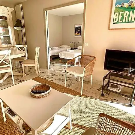 2 Comfortable 2 Bedrooms, Large South-facing Terrace Otel